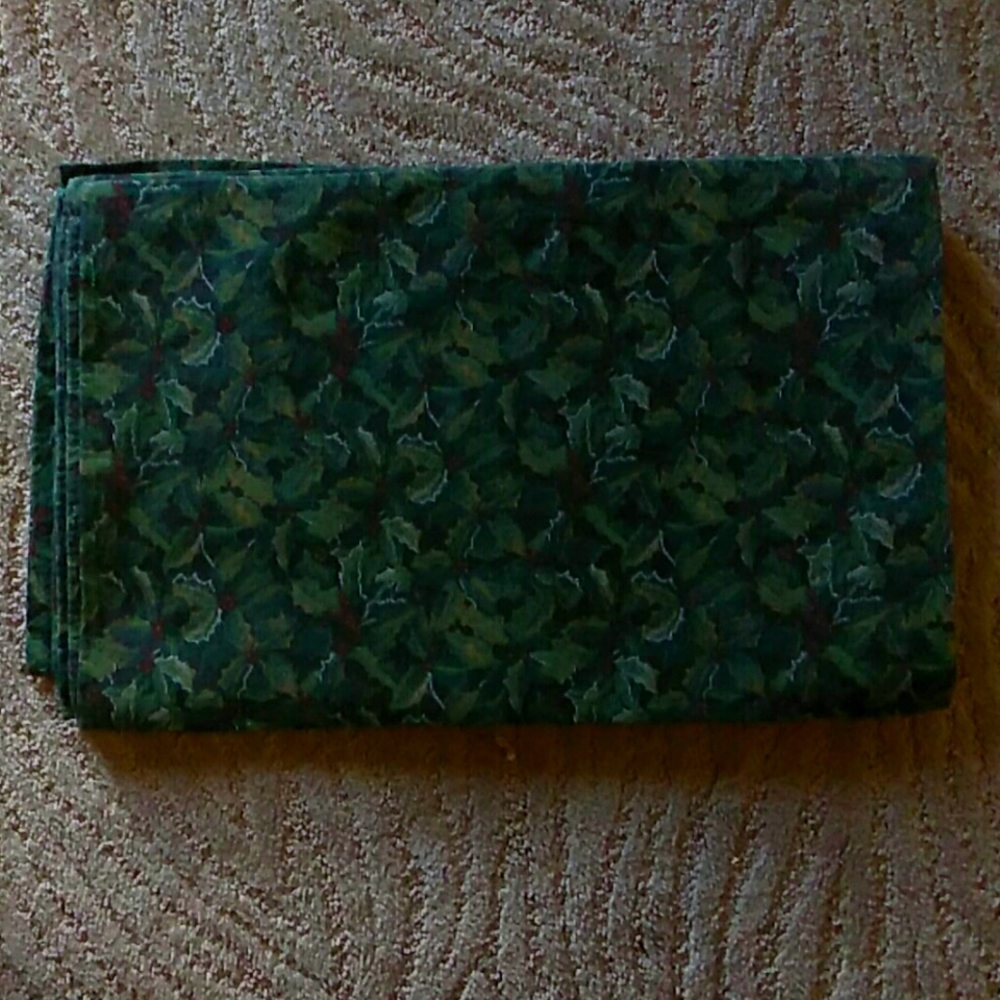 Set of 5 Christmas Holly Cloth Placemats